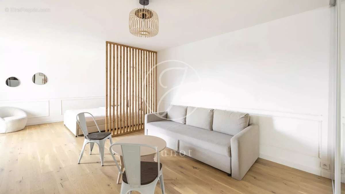 Appartement à NEUILLY-SUR-SEINE