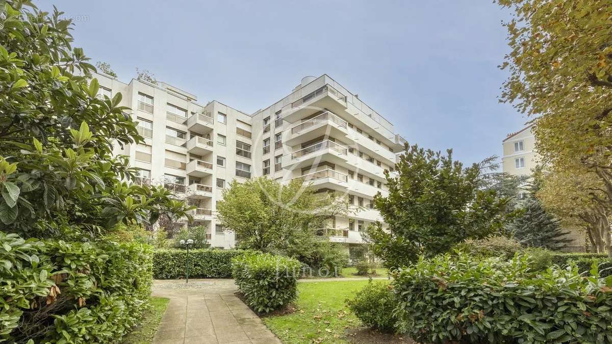 Appartement à NEUILLY-SUR-SEINE