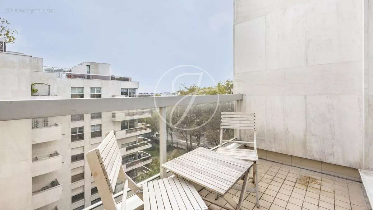 Appartement à NEUILLY-SUR-SEINE