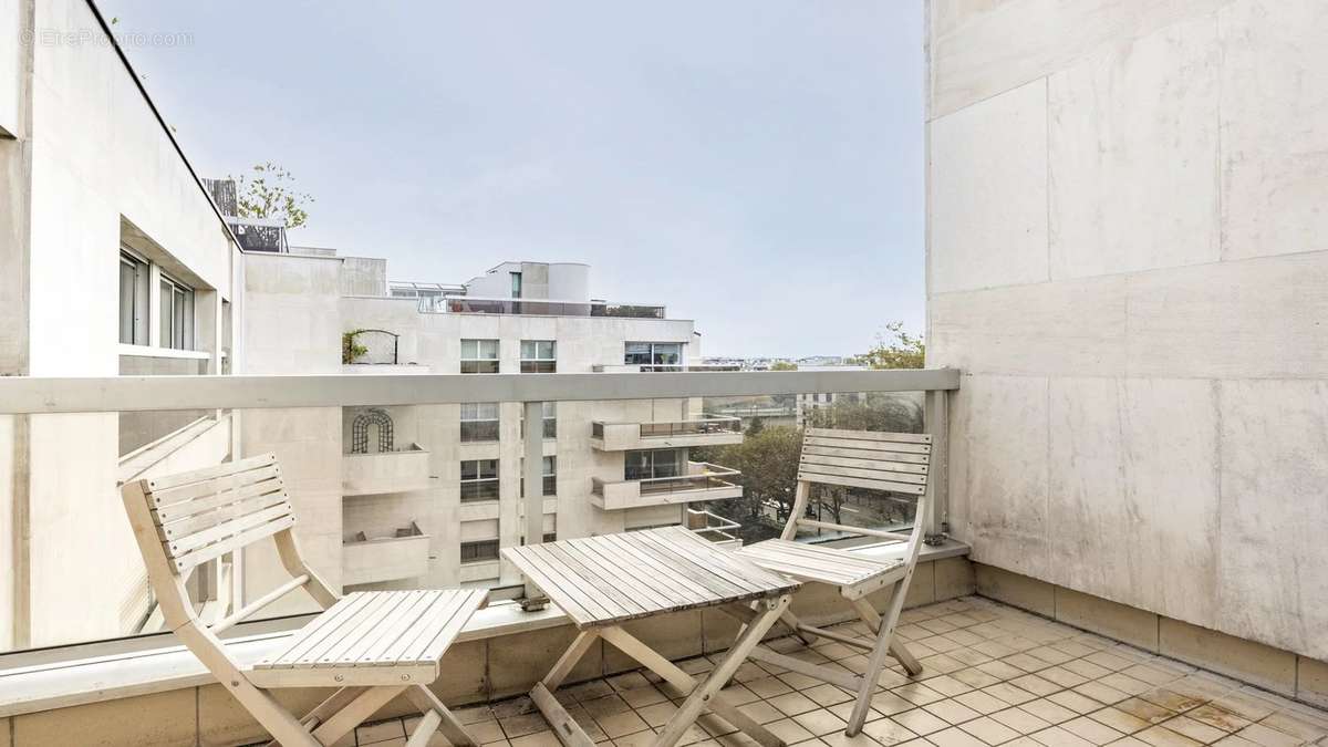 Appartement à NEUILLY-SUR-SEINE