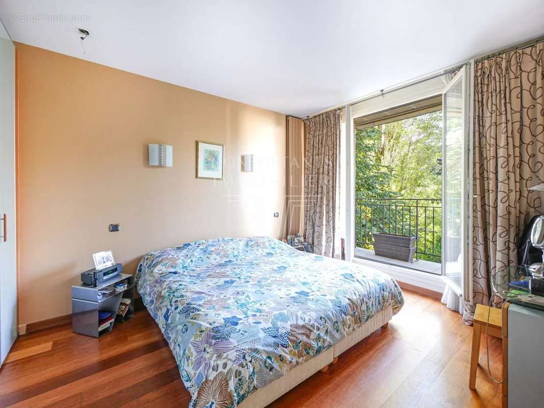 Appartement à NEUILLY-SUR-SEINE