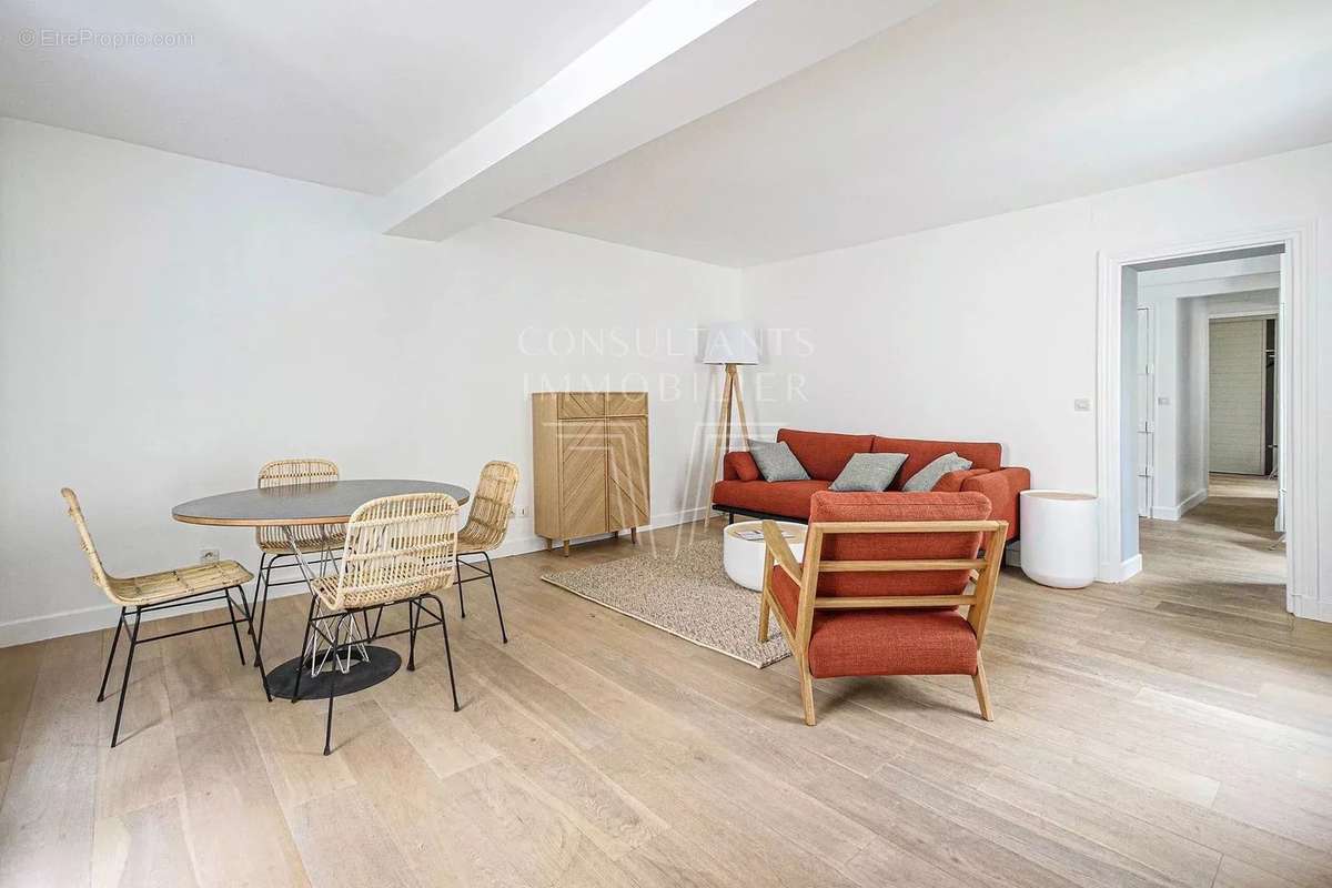 Appartement à PARIS-16E