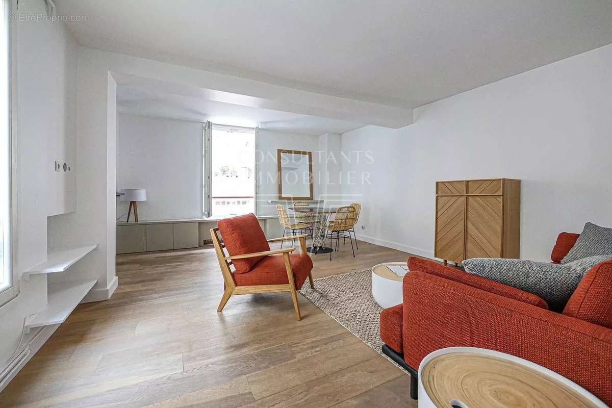 Appartement à PARIS-16E