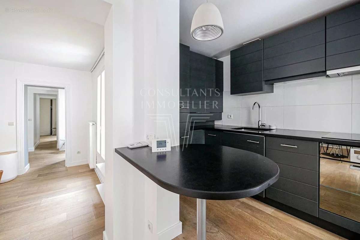 Appartement à PARIS-16E