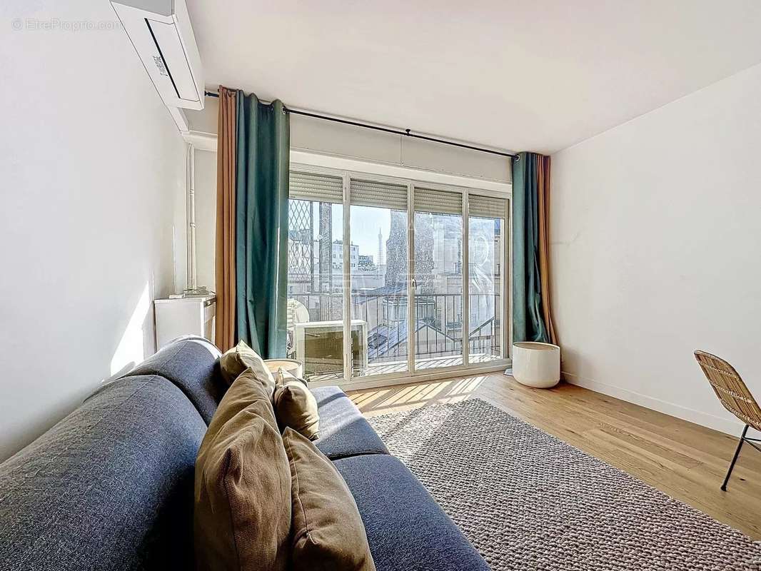 Appartement à PARIS-16E