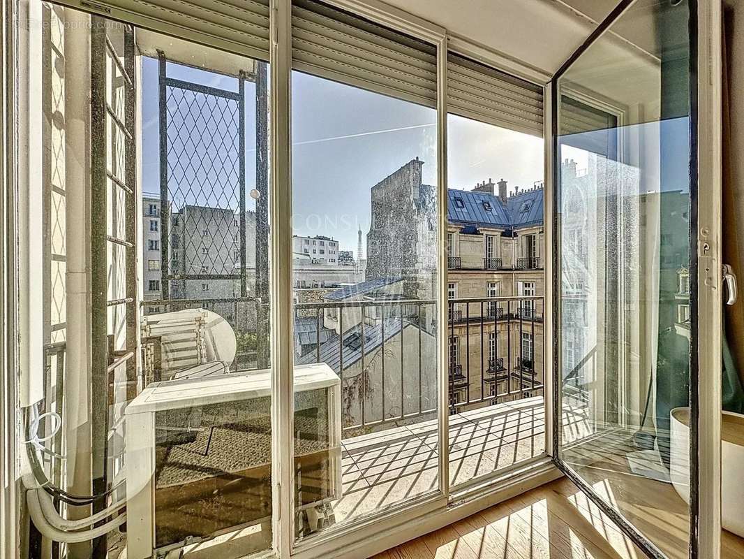 Appartement à PARIS-16E