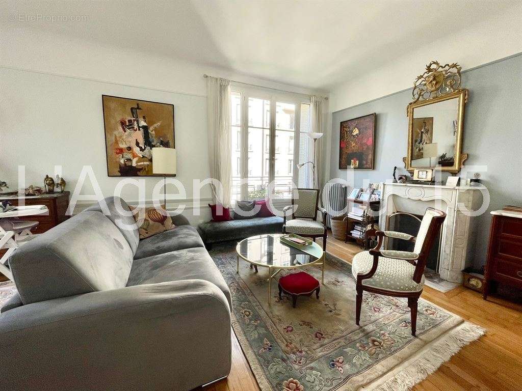 Appartement à PARIS-16E