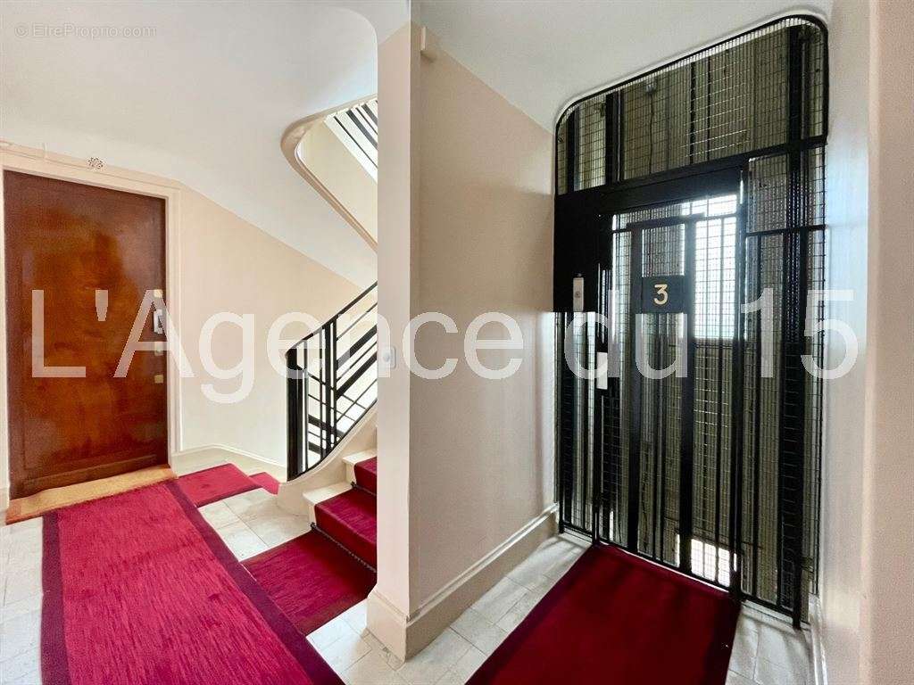 Appartement à PARIS-16E