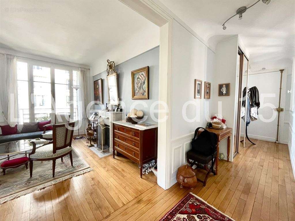 Appartement à PARIS-16E