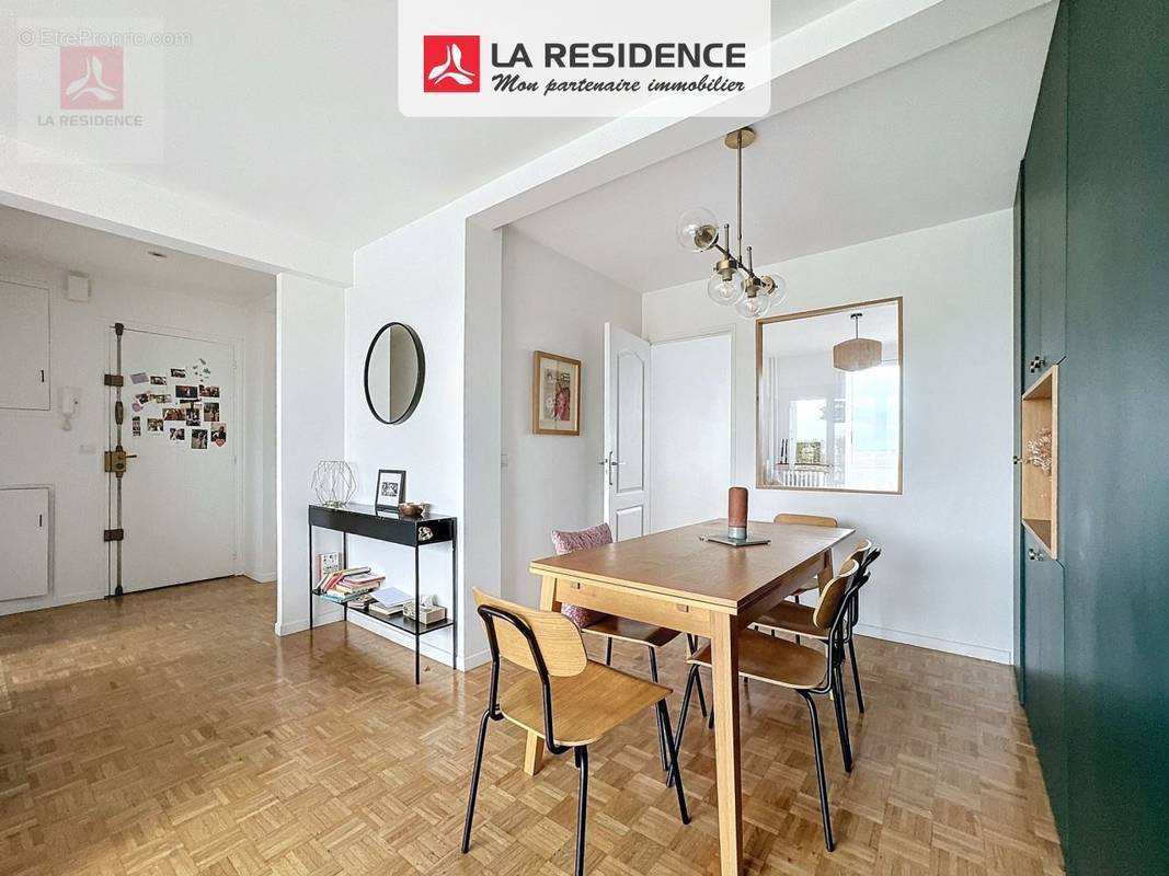 Appartement à PARIS-17E