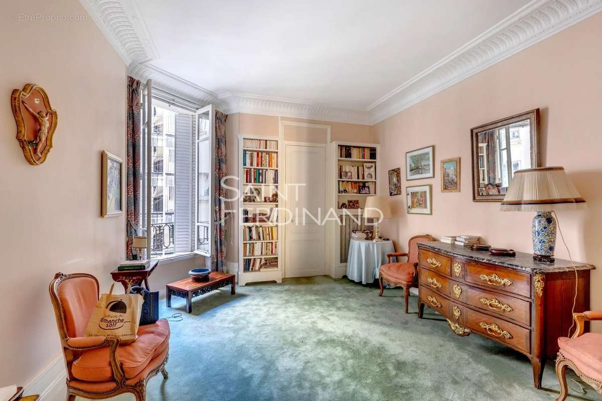 Appartement à NEUILLY-SUR-SEINE