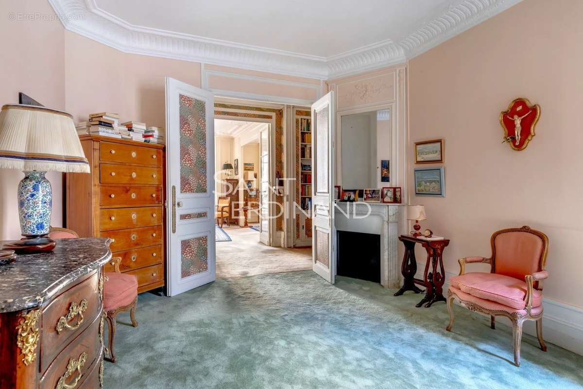 Appartement à NEUILLY-SUR-SEINE