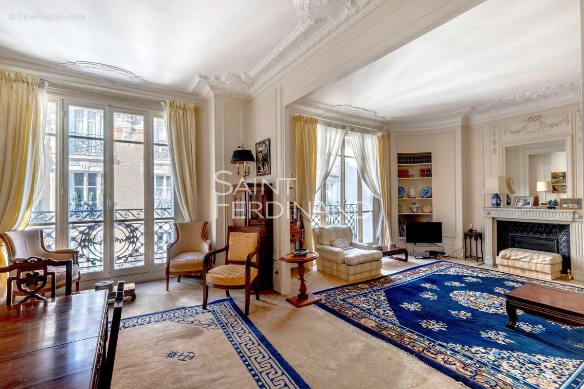 Appartement à NEUILLY-SUR-SEINE