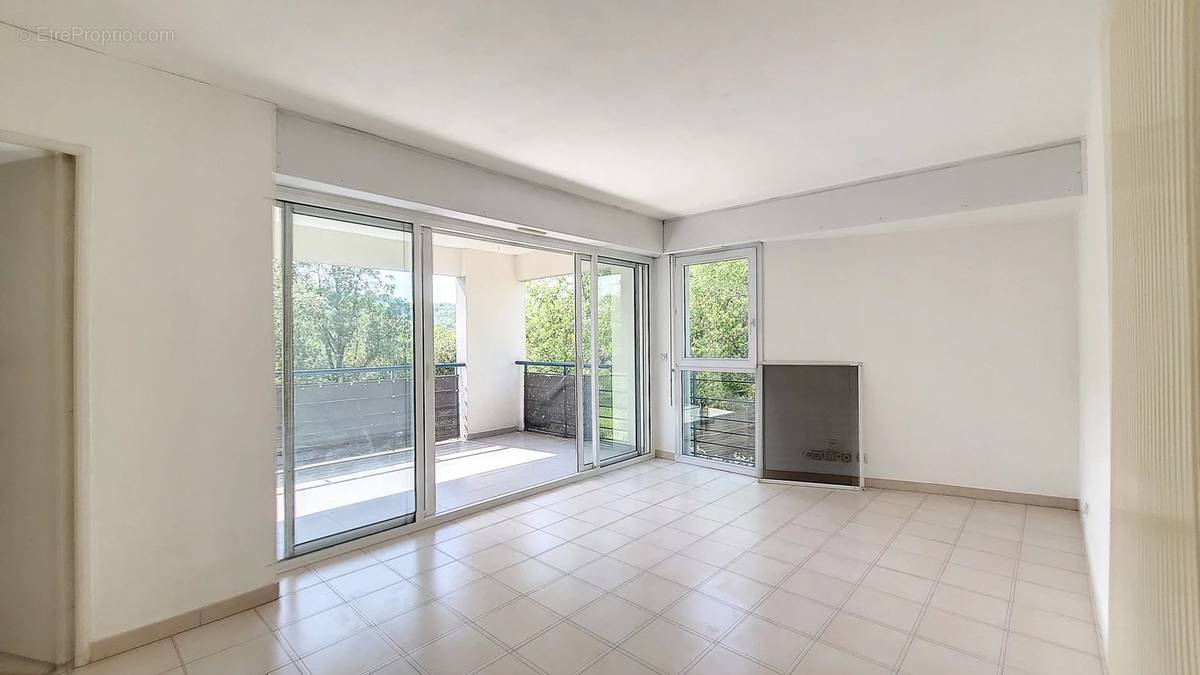 Appartement à VALBONNE