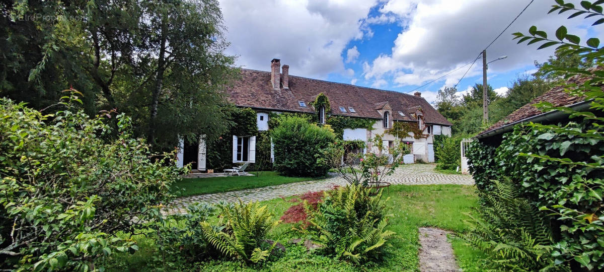 Maison à SAVIGNY-SUR-CLAIRIS