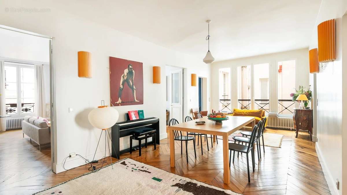 Appartement à PARIS-10E