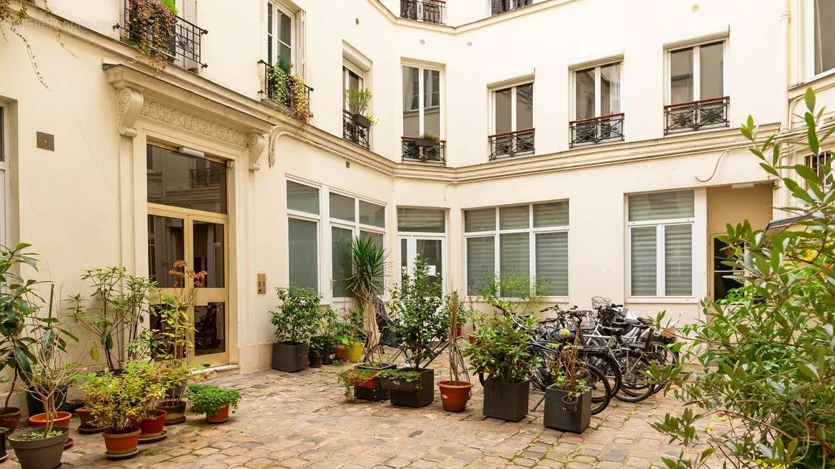 Appartement à PARIS-10E