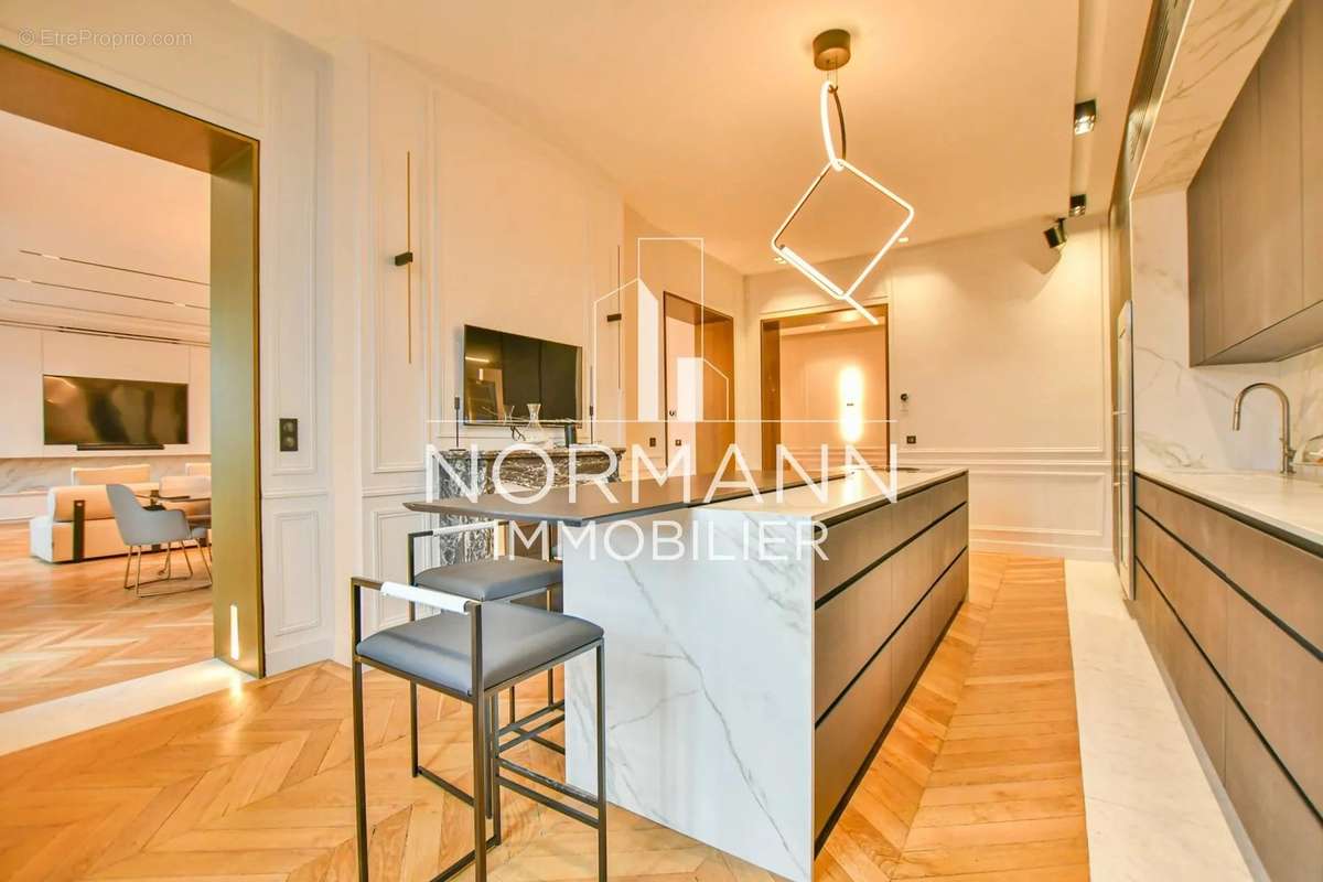 Appartement à PARIS-17E