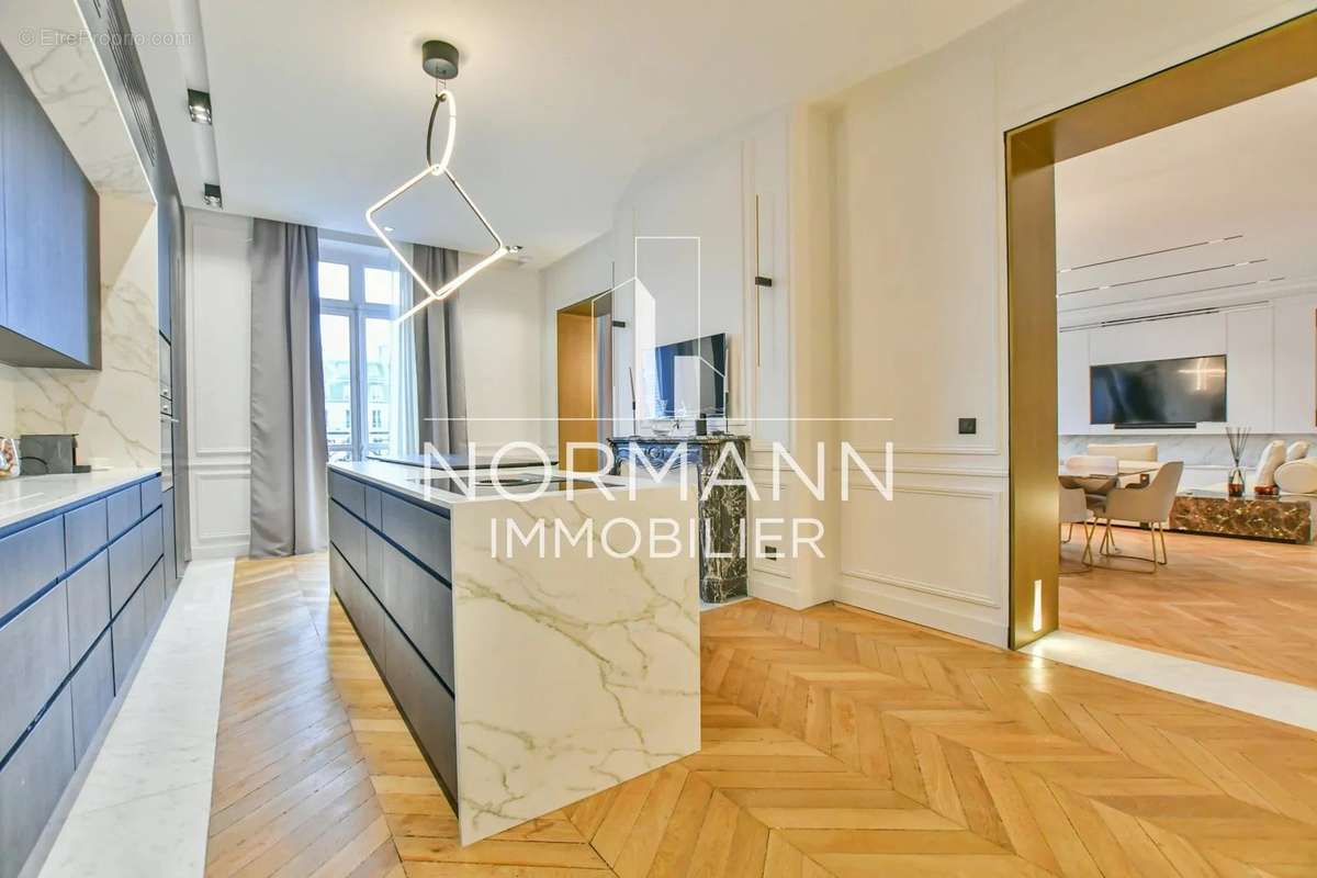 Appartement à PARIS-17E