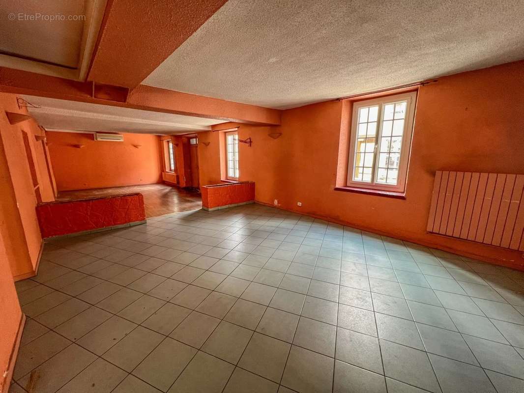 Appartement à LE MESNIL-SAINT-DENIS