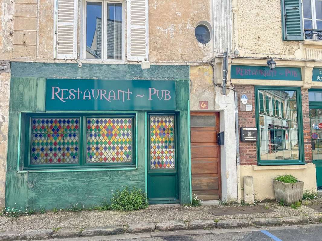 Appartement à LE MESNIL-SAINT-DENIS