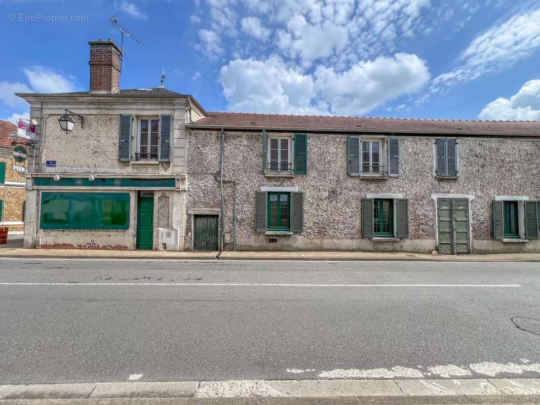 Appartement à LE MESNIL-SAINT-DENIS