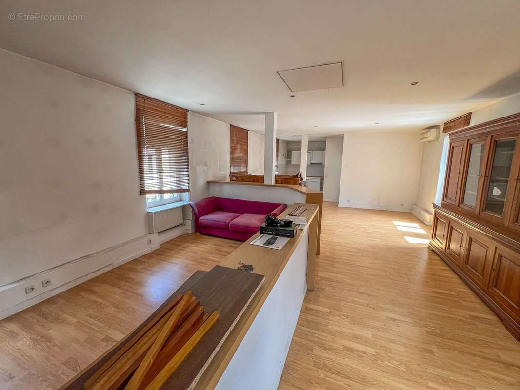 Appartement à LE MESNIL-SAINT-DENIS