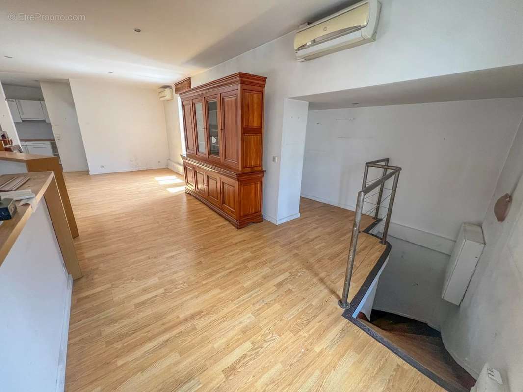 Appartement à LE MESNIL-SAINT-DENIS