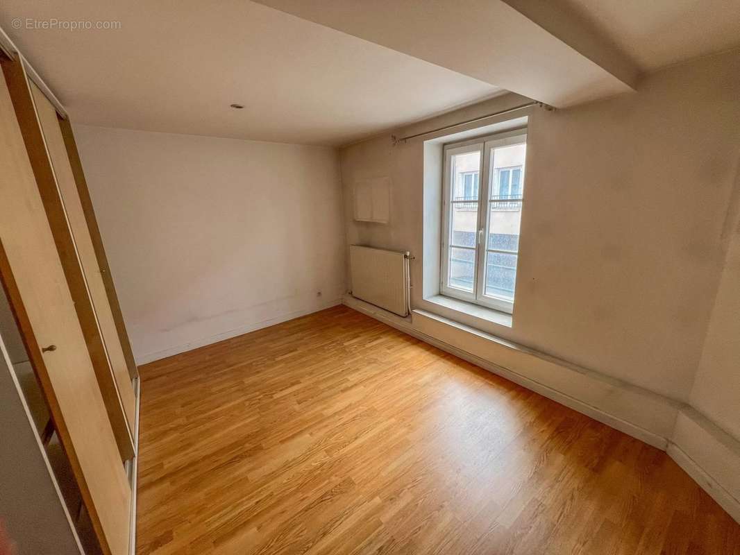 Appartement à LE MESNIL-SAINT-DENIS