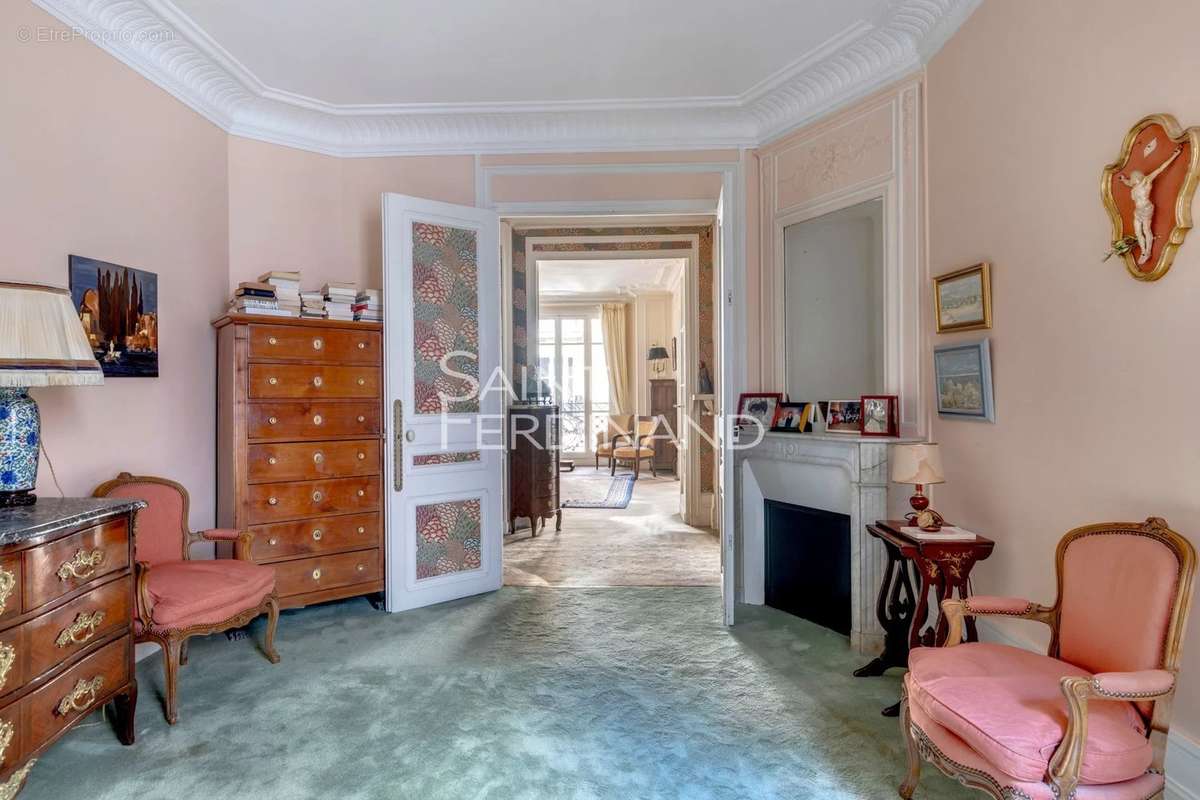 Appartement à NEUILLY-SUR-SEINE