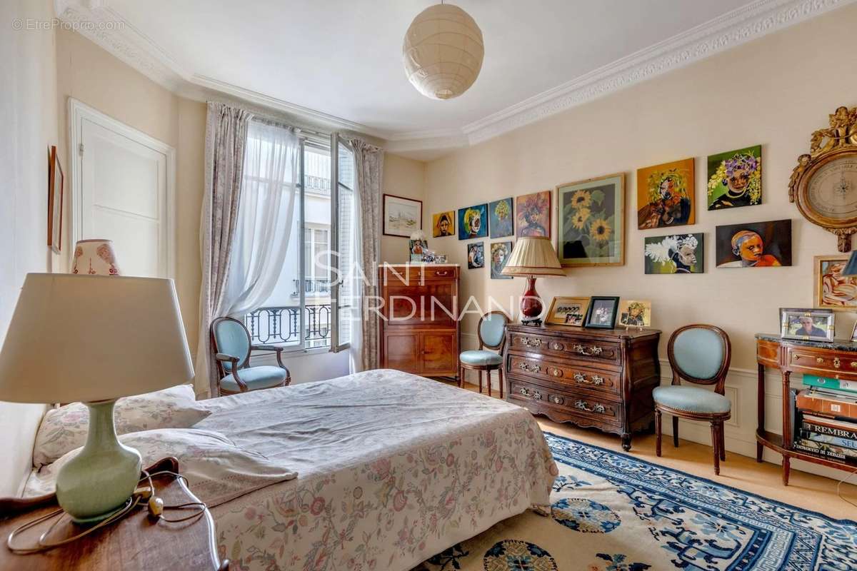 Appartement à NEUILLY-SUR-SEINE