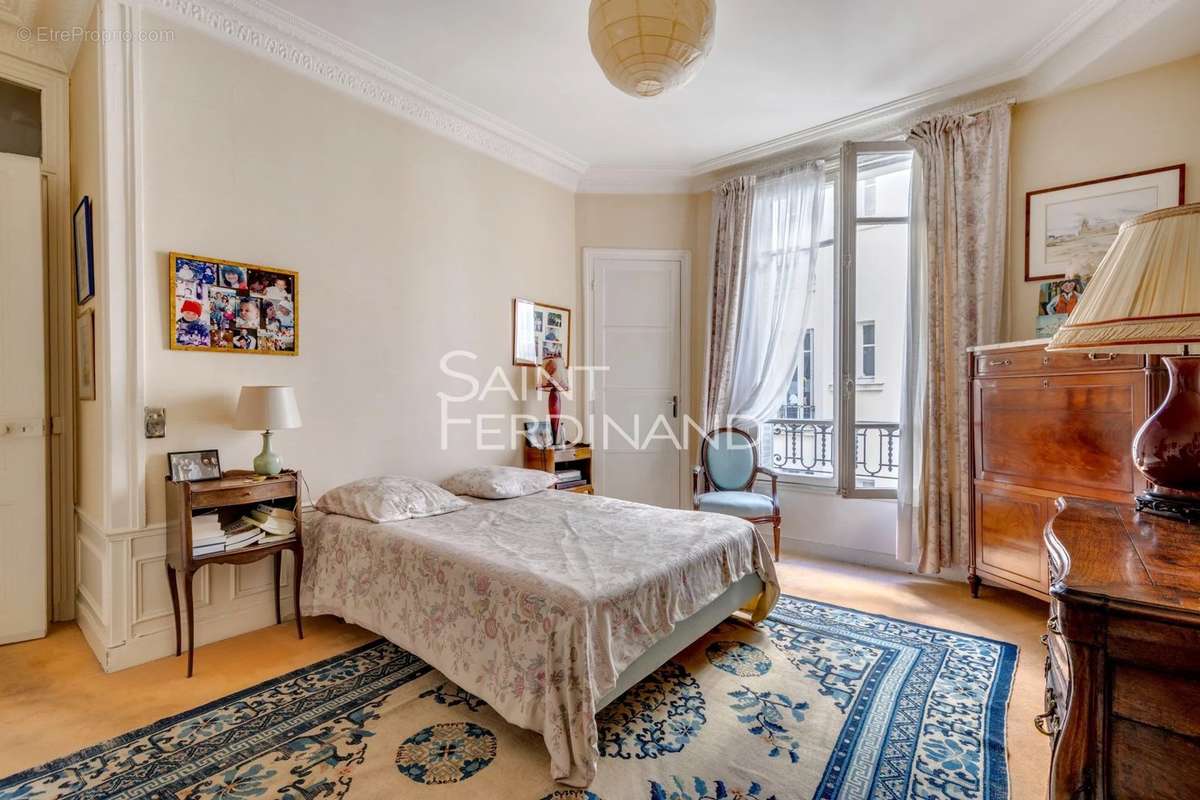 Appartement à NEUILLY-SUR-SEINE