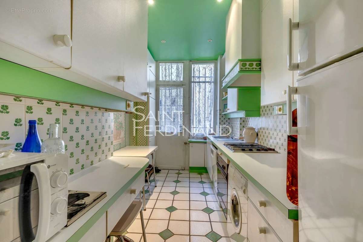 Appartement à NEUILLY-SUR-SEINE