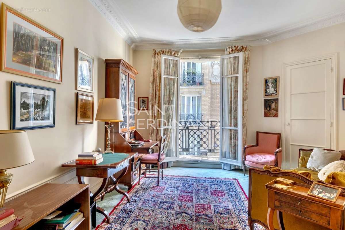 Appartement à NEUILLY-SUR-SEINE