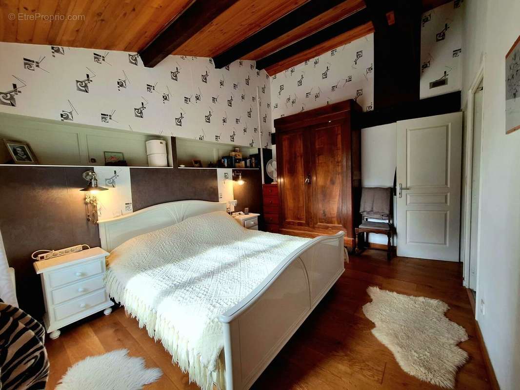 Chambre principale/ Master bedroom - Maison à MONLEON-MAGNOAC