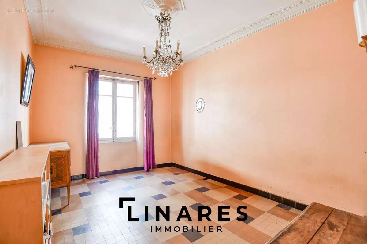 Appartement à MARSEILLE-4E