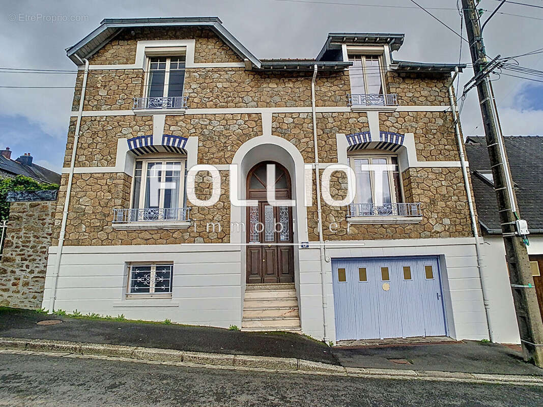 Maison à FOUGERES