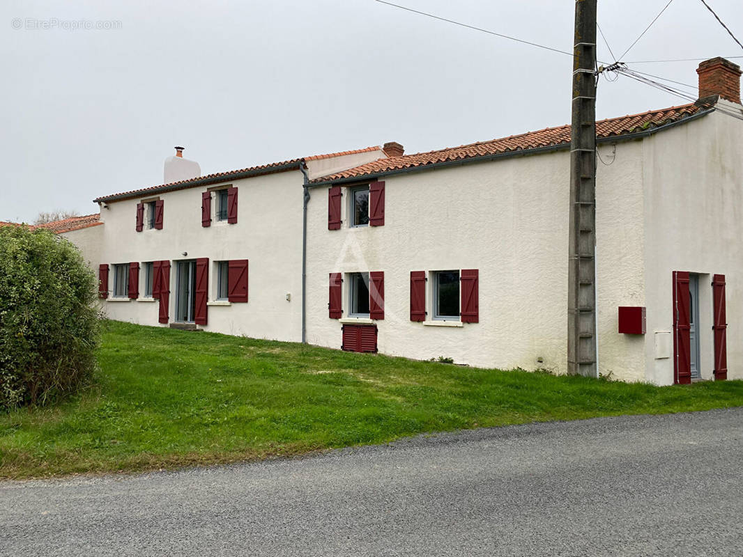 Maison à SAINT-ETIENNE-DE-MER-MORTE