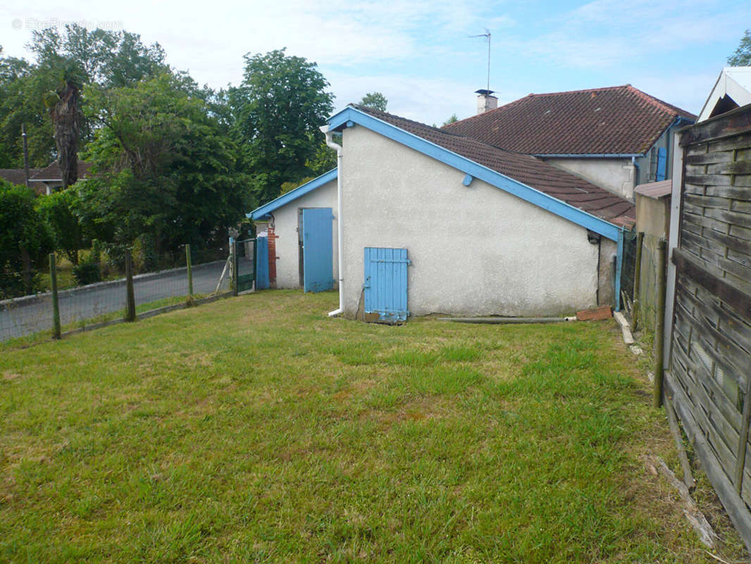 Maison à SAUGNAC-ET-CAMBRAN