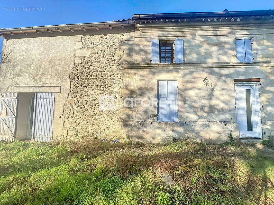 Maison à CIVRAC-DE-BLAYE