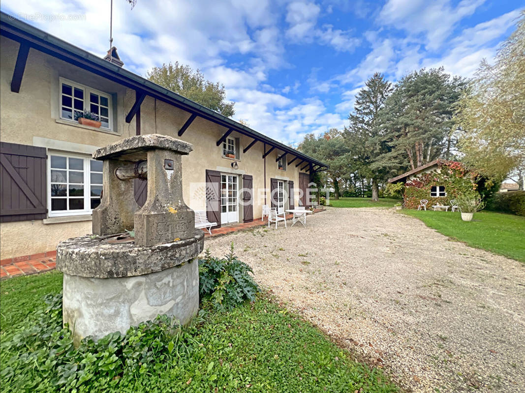 Maison à VARENNES-SAINT-SAUVEUR