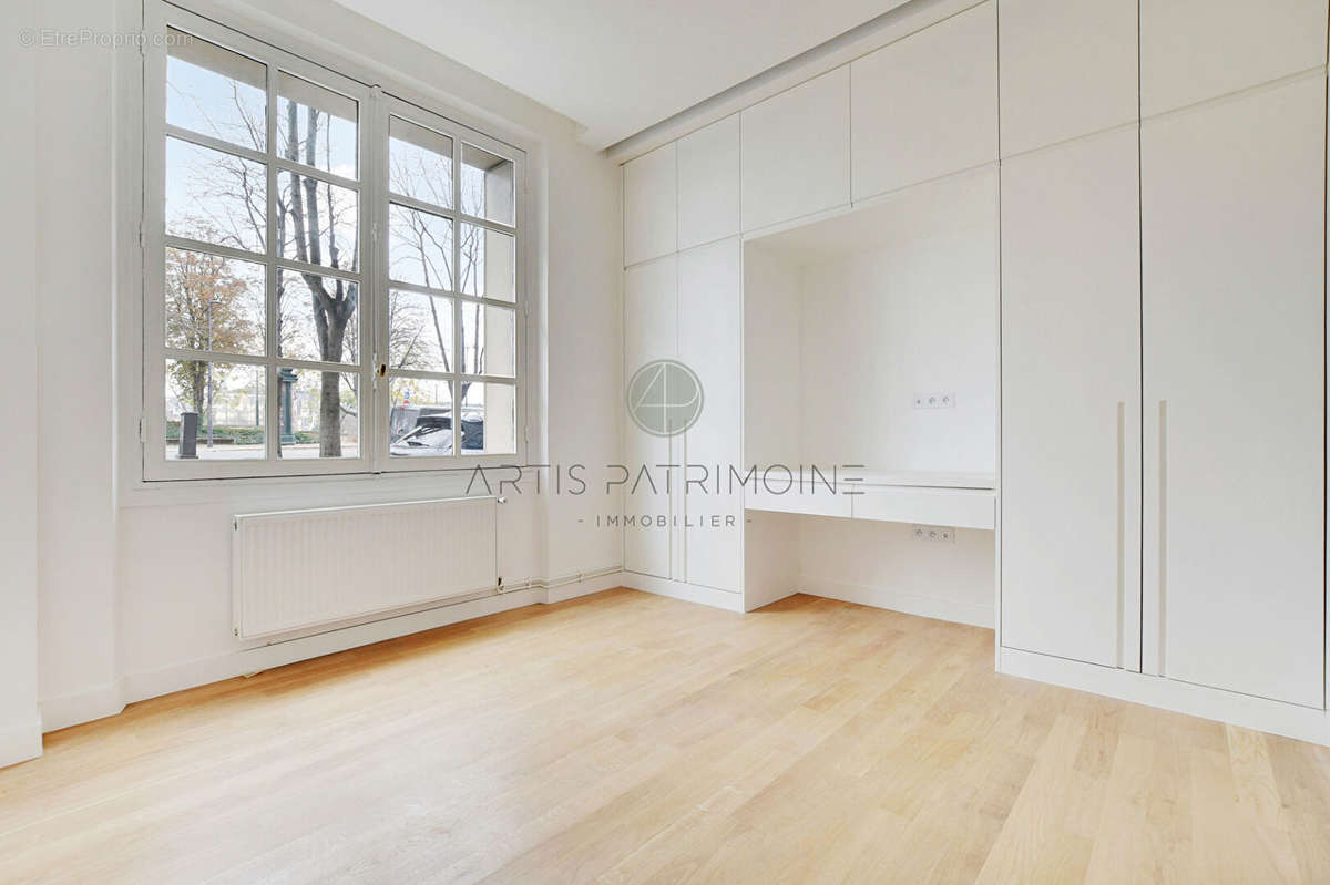 Appartement à PARIS-7E