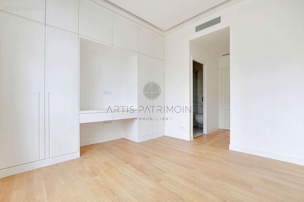 Appartement à PARIS-7E