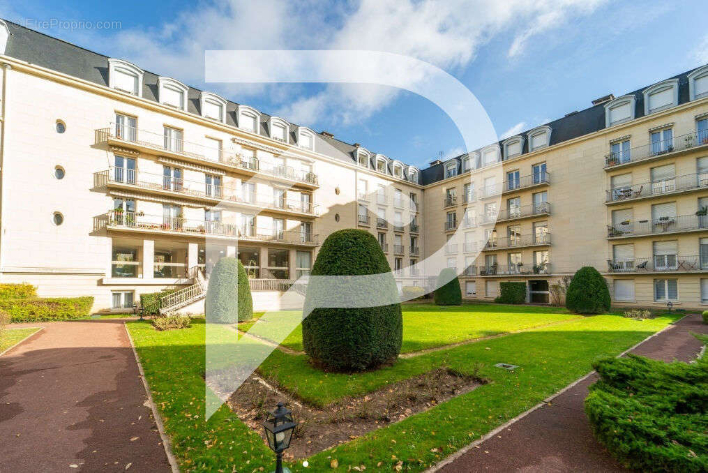 Appartement à VERSAILLES