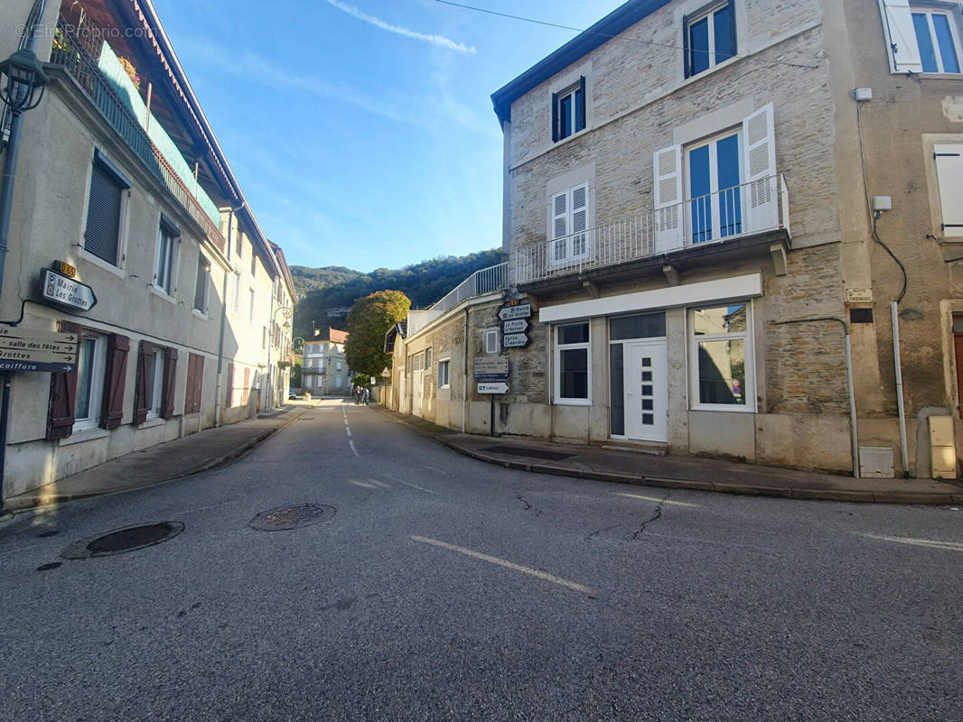 Maison à LA BALME-LES-GROTTES