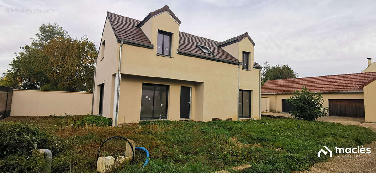 Maison à BELLOY-EN-FRANCE