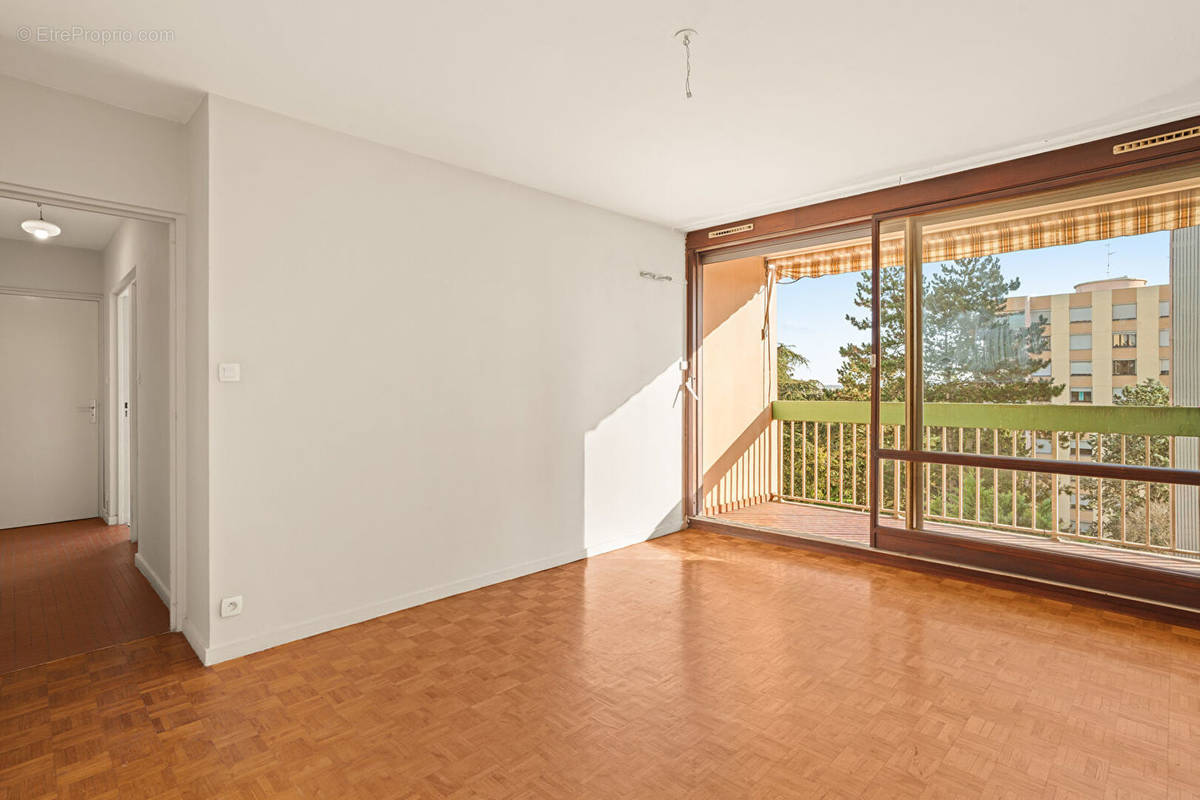 Appartement à SAINT-GENIS-LAVAL