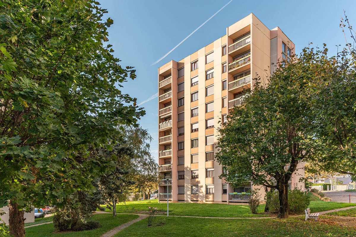 Appartement à SAINT-GENIS-LAVAL