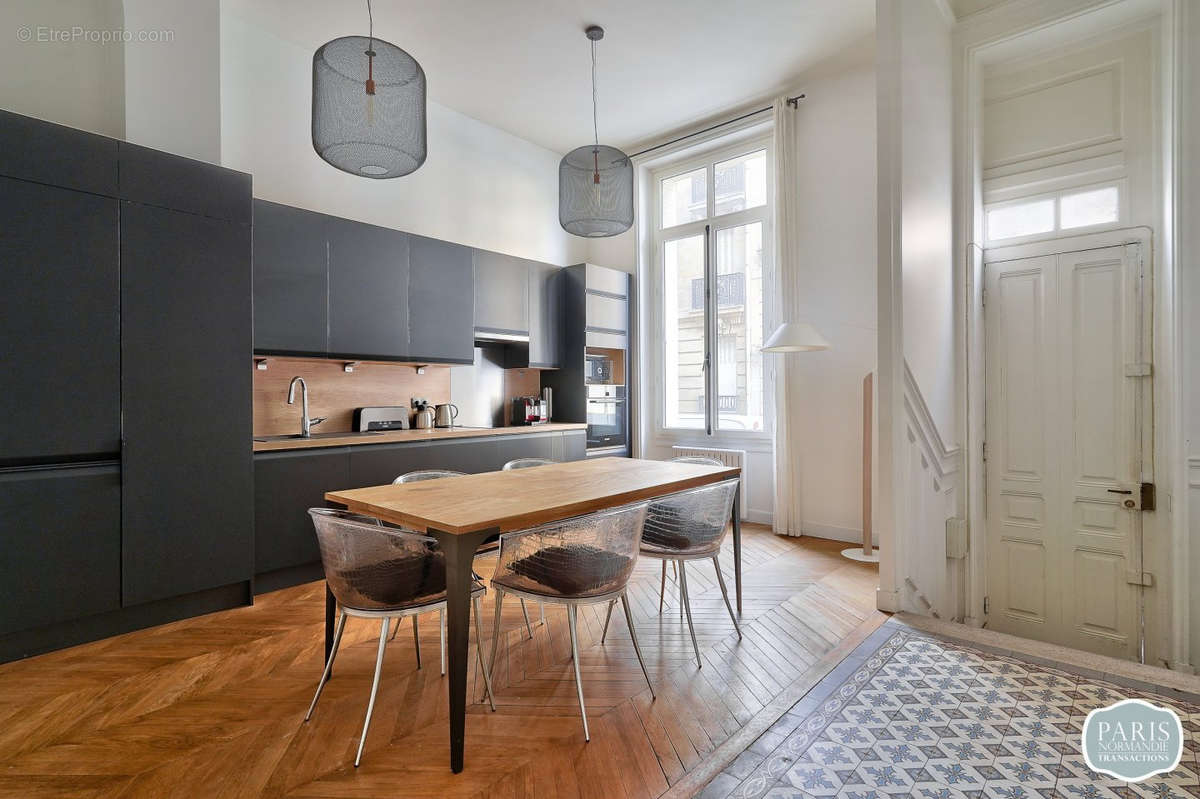 Appartement à NEUILLY-SUR-SEINE