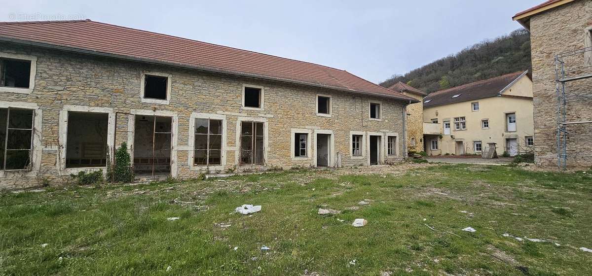 Maison à LA BALME-LES-GROTTES